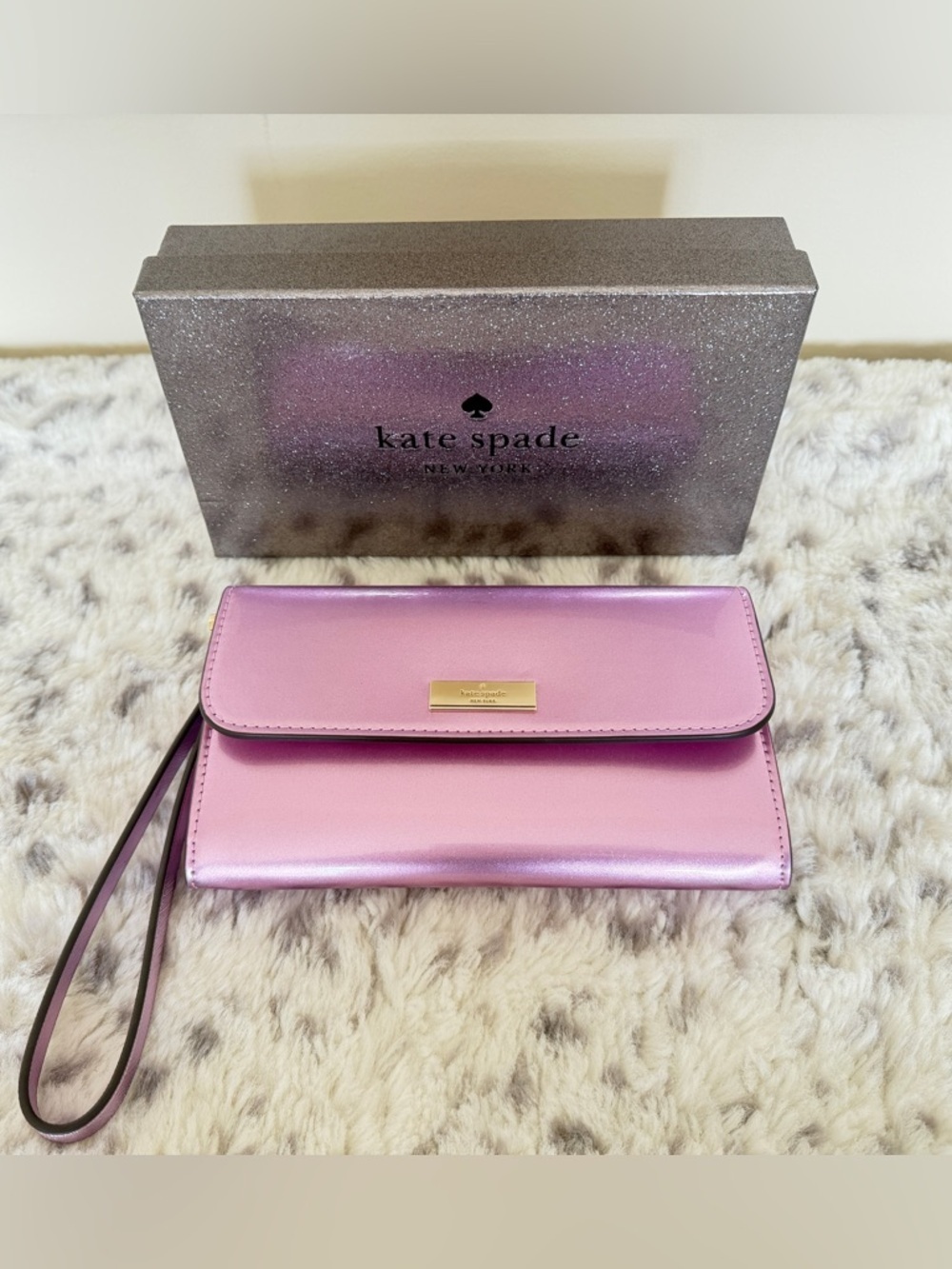 Kate Spade Kenzie Boxed Medium
Flap Wristlet Quartz Pink